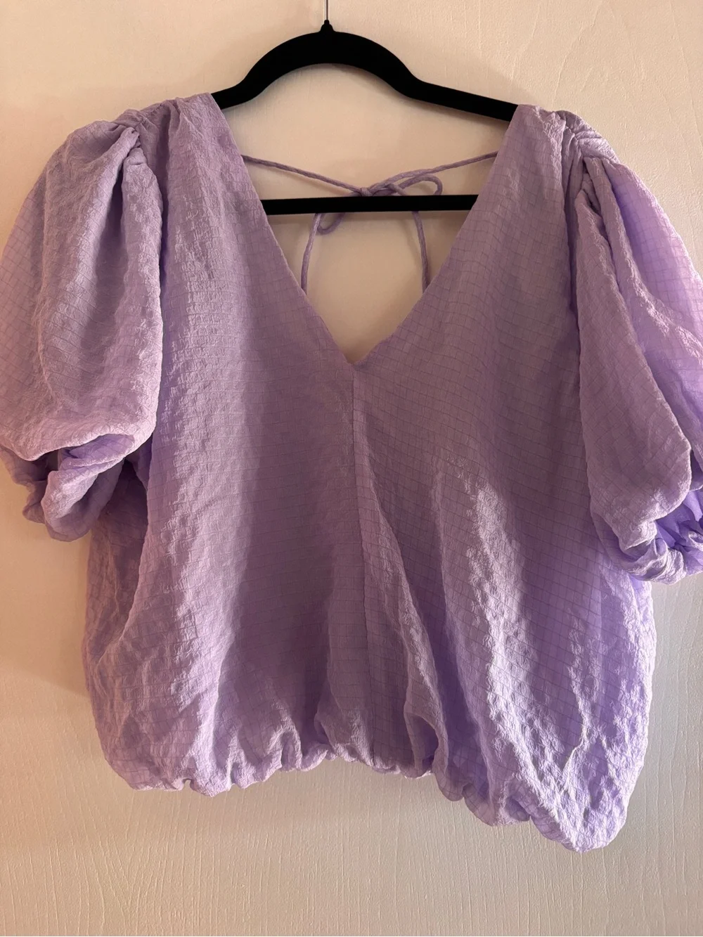 NWT ASTR Lavender Puff-Sleeve V-Neck Women's Top- M